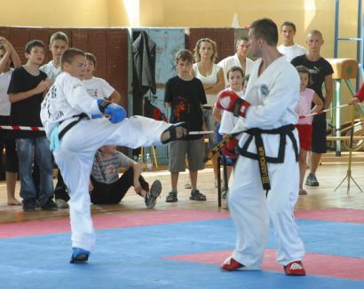 Sute de luptători se bat la Oradea în Cupa Internaţională de Vară la Taekwondo
